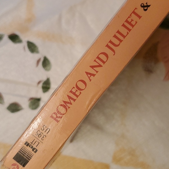 2/$8 🎭 1965 West Side Story Romeo And Juliet paperback book 📚 - Picture 9 of 14